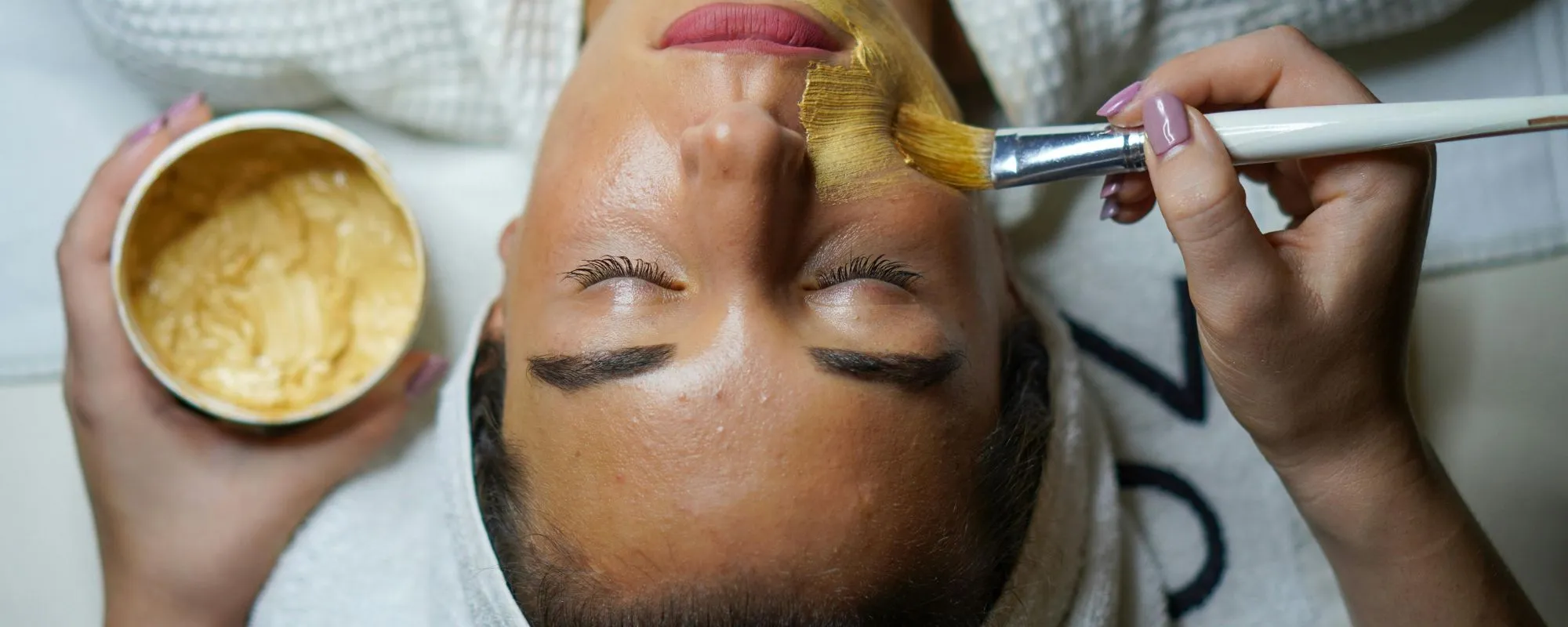 Cleansing action of Purifying Exfoliating Mask reduces skin bumps, whiteheads, and blackheads